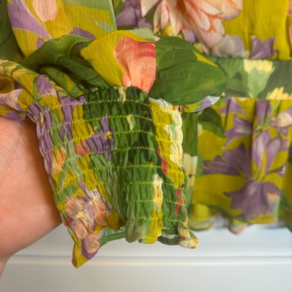 EXPRESS FLORAL V-NECK SMOCKED CUFF PEPLUM TOP SZ LARGE VIBRANT COLORS - Picture 6 of 7